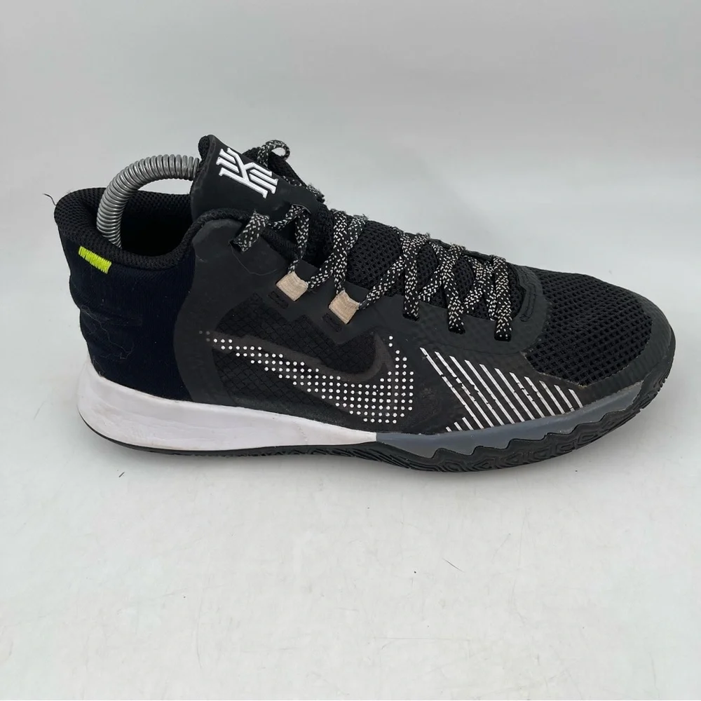 👞 Nike Kyrie Flytrap 5 - SZ 6 Y -002 Black Basketball Shoes